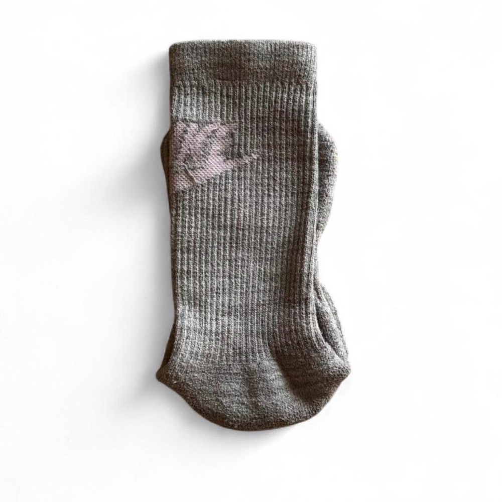 Nike Boys Crew Socks Heather Gray Size Medium NWOT